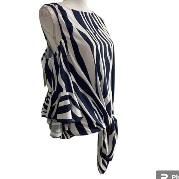 Relaxed Flowy Breezy Front Tie Cold Shoulder Summer Top - Picture 8 of 16